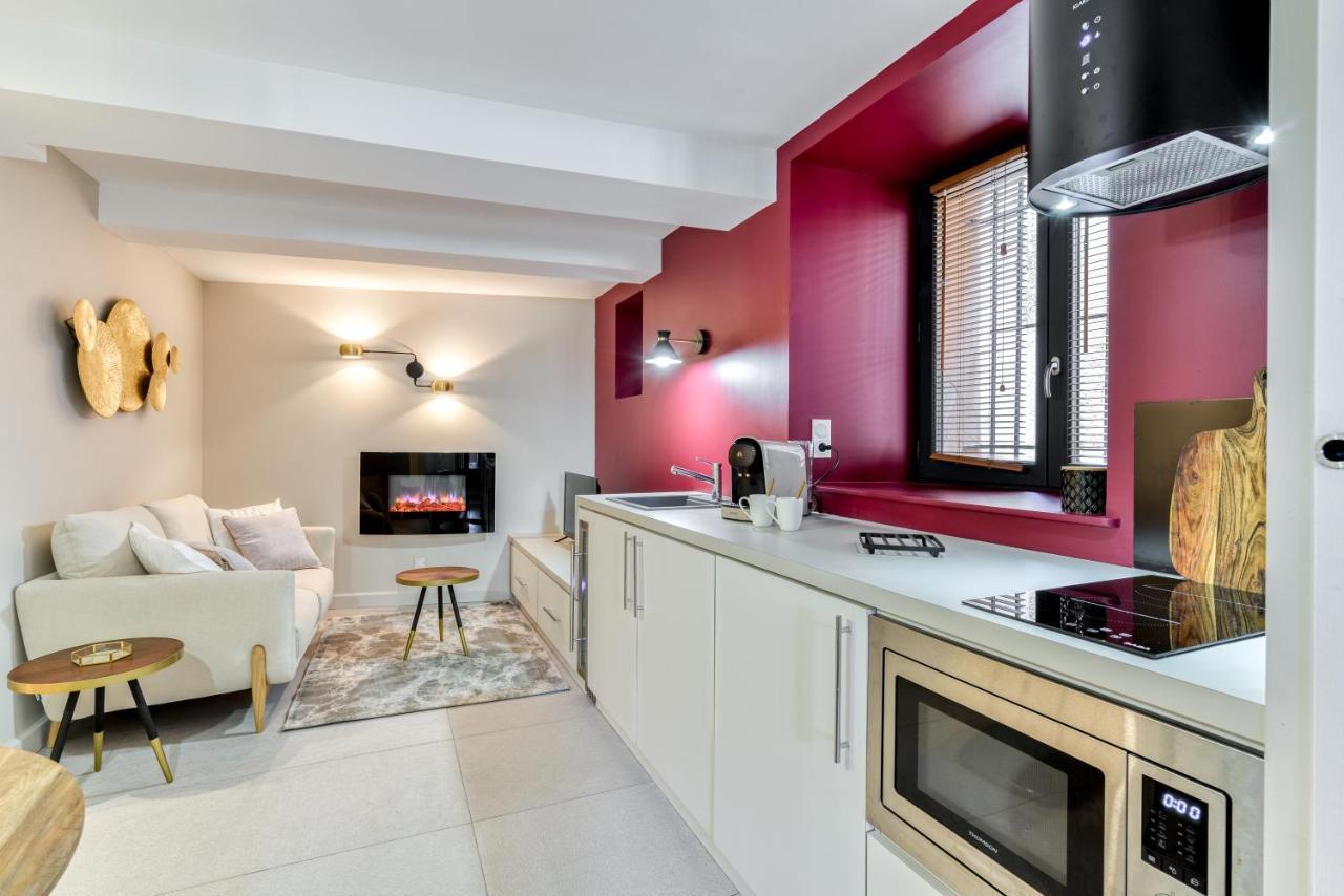 Apartment Les De Laure - O Lit Divin, Instant De Volupte, Balneo Sauna, Climatisation, Netflix, 160m De La Cite Medievale Carcassonne