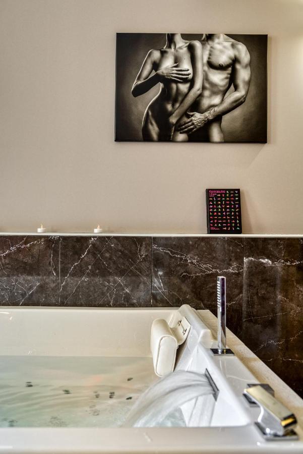 Les De Laure - O Lit Divin, Instant De Volupte, Balneo Sauna, Climatisation, Netflix, 160m De La Cite Medievale