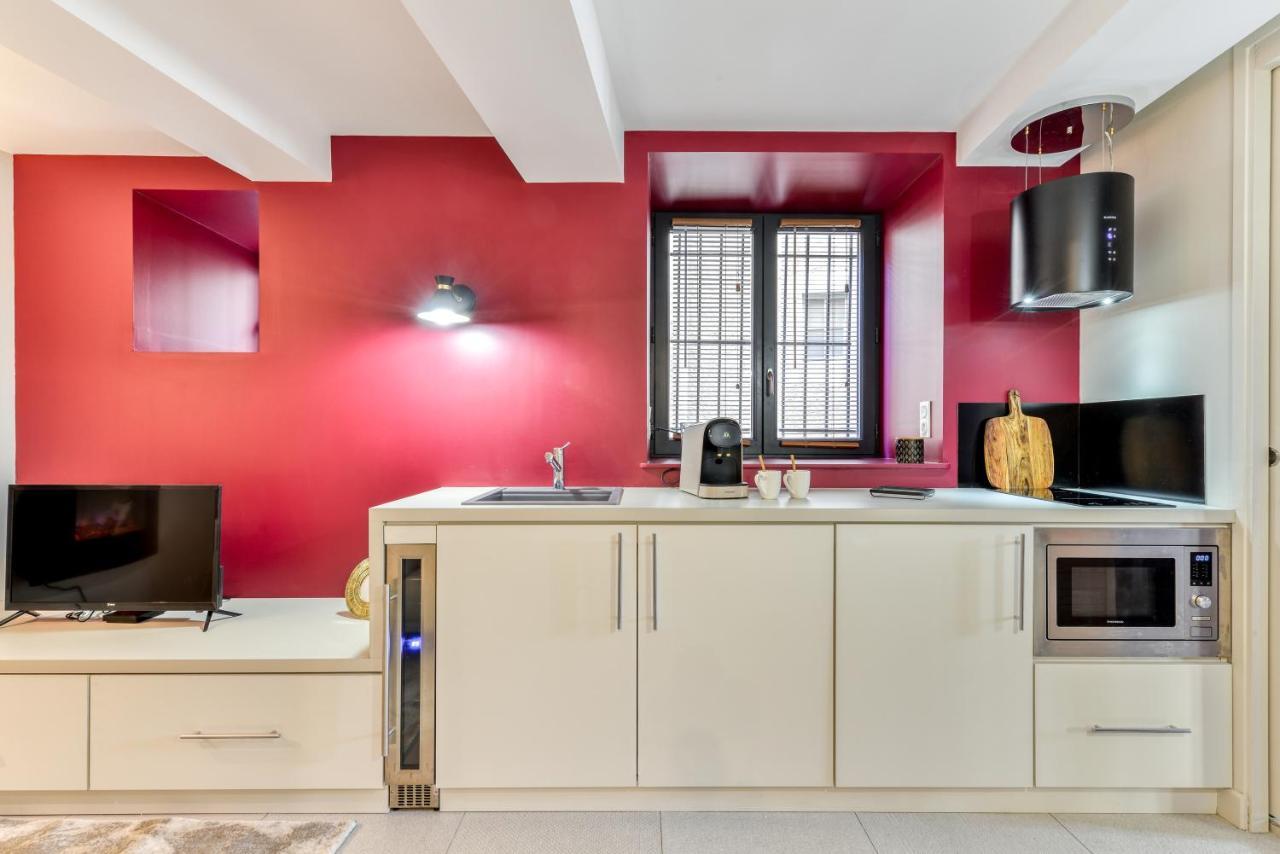 Les De Laure - O Lit Divin, Instant De Volupte, Balneo Sauna, Climatisation, Netflix, 160m De La Cite Medievale Apartment